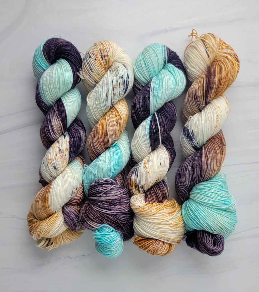 Eider Hand Dyed Combed Top - Transitory - Spinning Fiber - Fiber for –  Woolfiend Hand-Dyed Yarn and Fiber