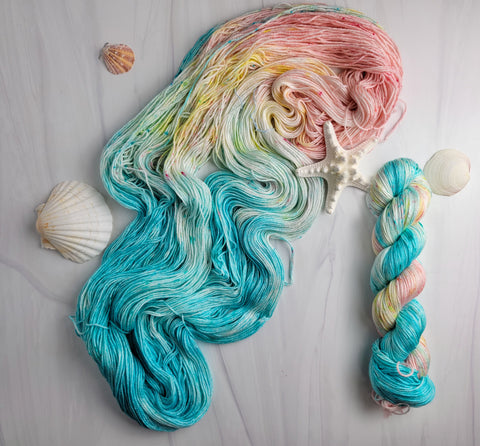 Peaqua - Hand dyed yarn - SW Merino 100g - Choose your base - knitting crocheting weaving quick knit -Fingering weight yarn - 400 + yards 100g - peach aqua pastel spatter dyed speckled