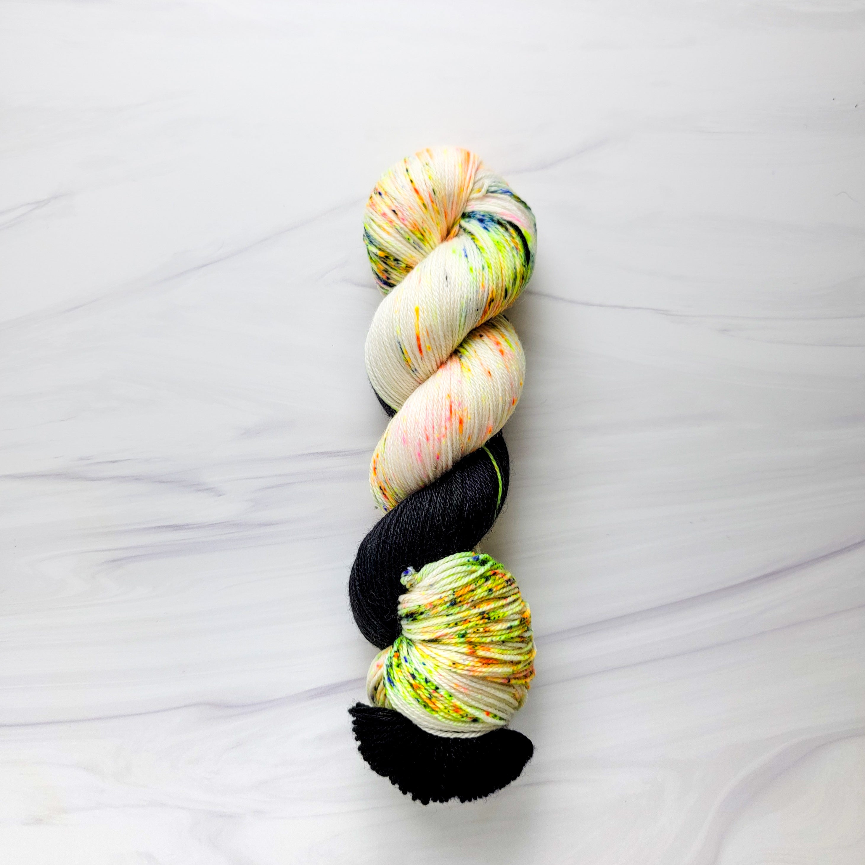 Glow - in- the - dark hand spun yarn for the win! : r/YarnAddicts