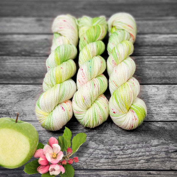 Granny Smith - Hand dyed variegated speckled yarn - Merino Fingering to worsted